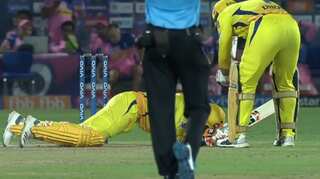 Watch: MS Dhoni's unique style of appreciating Ravindra Jadeja for hitting a laughable six