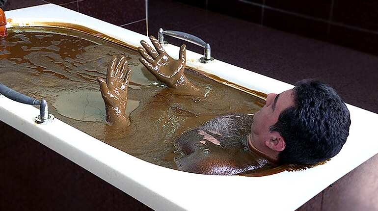 In Azerbaijan, health rhymes with crude oil baths