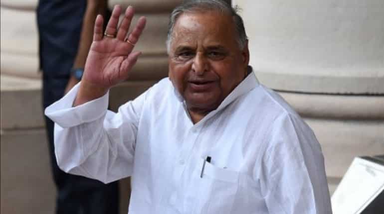 Uttar Pradesh: Mulayam Singh Yadav celebrates 80th birthday with party workers Uttar Pradesh: Mulayam Singh Yadav celebrates 80th birthday with party workers