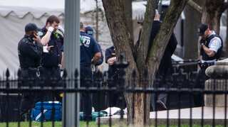 Man sets fire to jacket in front of White House