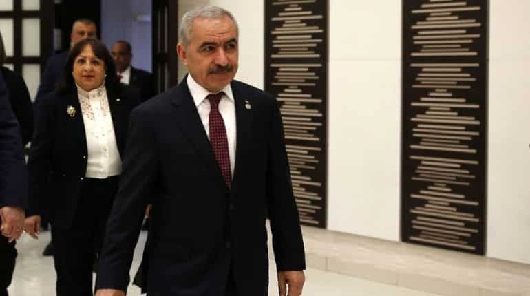 Palestinian ministers sworn in again after oath foul-up