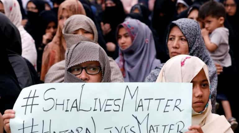 Hazaras protest continues for 3rd day in Pakistan after deadly suicide bombing