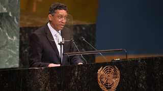Seychelles chief calls from the deep for ocean protection