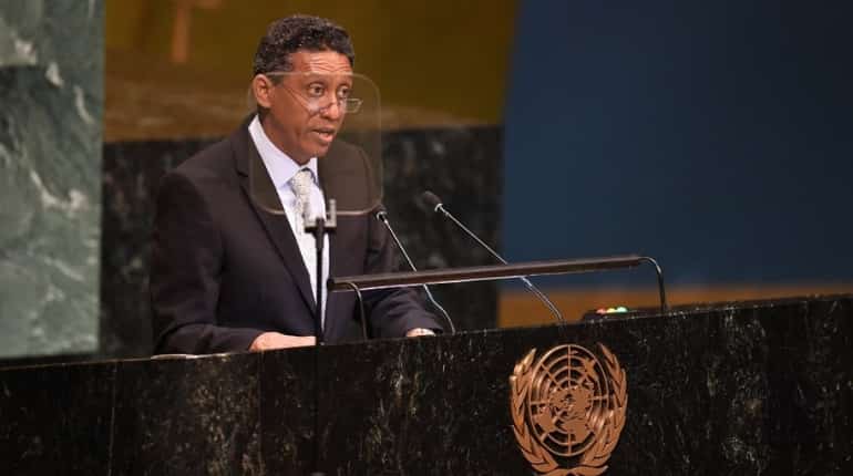 Seychelles chief calls from the deep for ocean protection