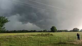 Deadly storms leave thousands without power in eastern US