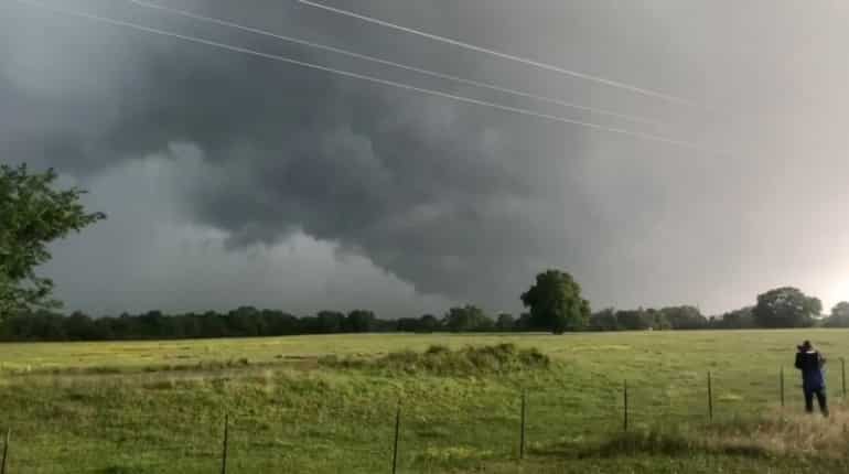 Deadly storms leave thousands without power in eastern US