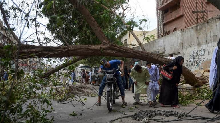Pakistan: Five killed, 36 injured as dust storm hits Karachi Pakistan: Five killed, 36 injured as dust storm hits Karachi