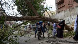 Pakistan: Five killed, 36 injured as dust storm hits Karachi