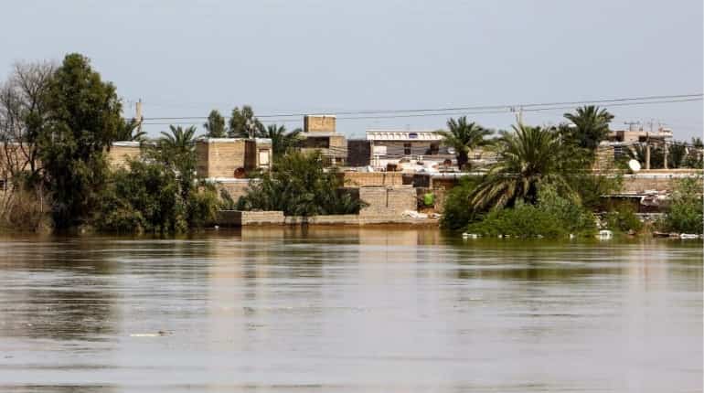South Africa floods, mudslides kill 33, children missing South Africa floods, mudslides kill 33, children missing