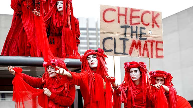 Authorities clamp down on climate change protesters in London