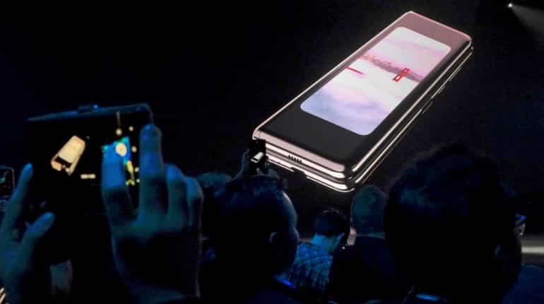 Samsung gets reports of Galaxy Fold screen problems, raising specter of Note 7 fiasco Samsung gets reports of Galaxy Fold screen problems, raising specter of Note 7 fiasco