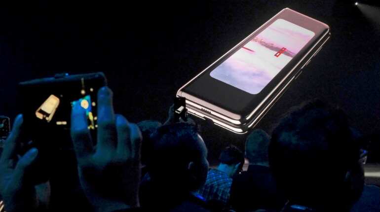 Samsung gets reports of Galaxy Fold screen problems, raising specter of Note 7 fiasco