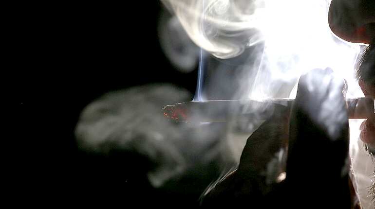 Sniffing pleasant aroma could reduce the urge of smoking