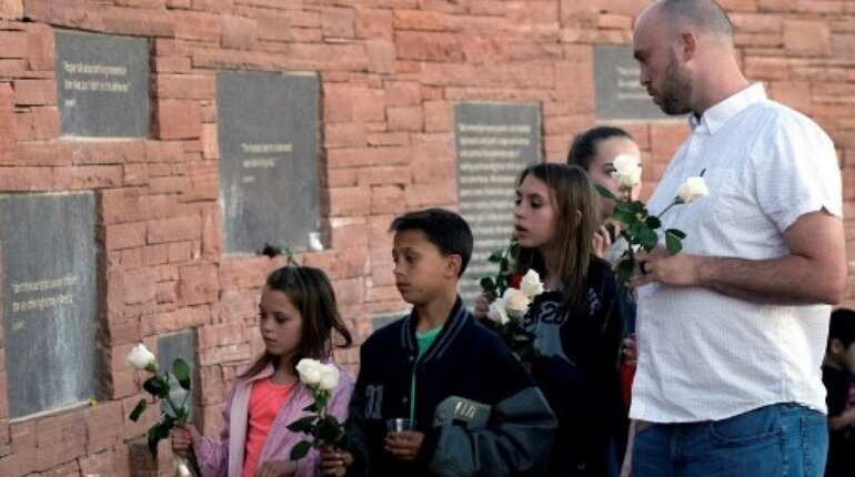 Dozens pay tribute to Columbine massacre victims on 20th anniversary
