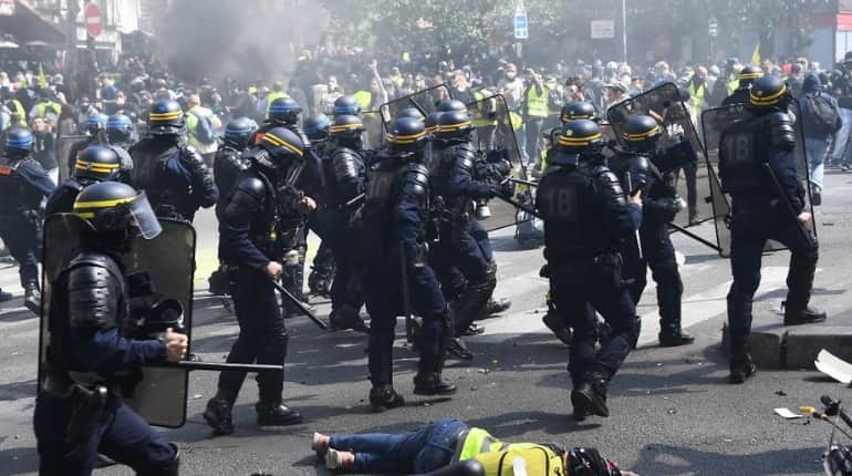 French police scuffle with 'yellow vest' protesters who tried to march towards European Parliament