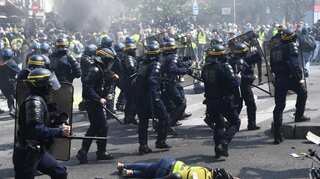 French police arrest over 100 'yellow vest' demonstrators as protests resume
