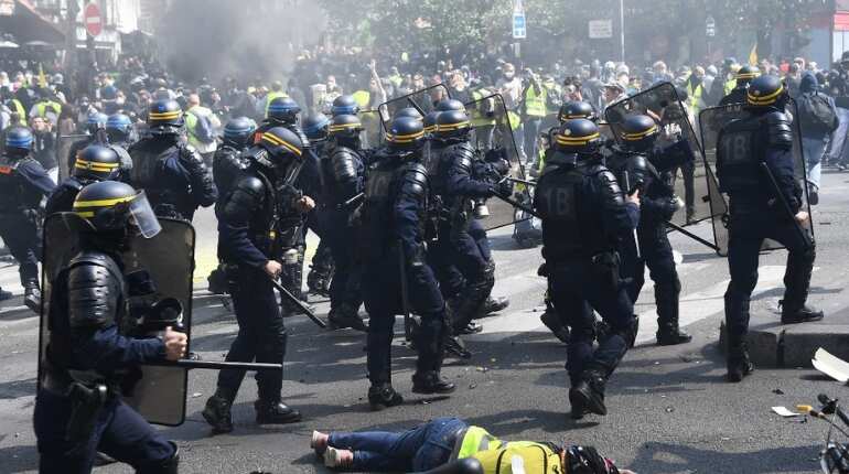 French police scuffle with 'yellow vest' protesters who tried to march towards European Parliament