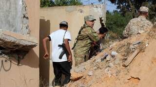 Heavy clashes erupt in southern suburbs of Libyan capital, locals report heavy shelling