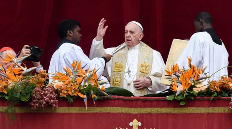 'I think of speeches by Hitler', says Pope when politicians rage against homosexuals, gypsies and Jews 'I think of speeches by Hitler', says Pope when politicians rage against homosexuals, gypsies and Jews