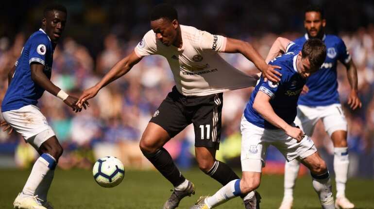 Manchester United thrashed 4-0 by Everton in fresh blow to top four hopes Manchester United thrashed 4-0 by Everton in fresh blow to top four hopes