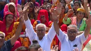 Over 200 Hindu pilgrims from Pakistan take holy dip in India's Ganges