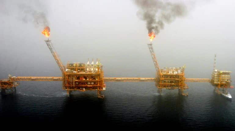 International oil prices dip over China-US trade dispute, Iran sanctions