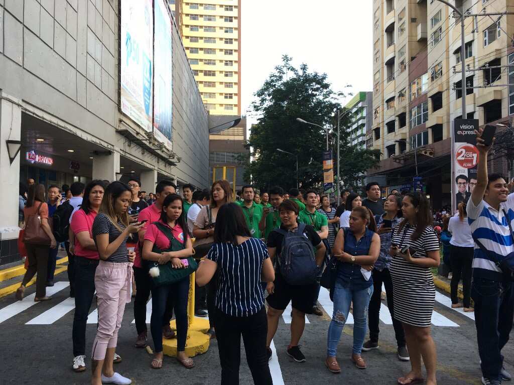 Five dead as buildings collapse in Philippine quake: Official
