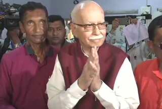 BJP's veteran leader LK Advani gets discharged from hospital