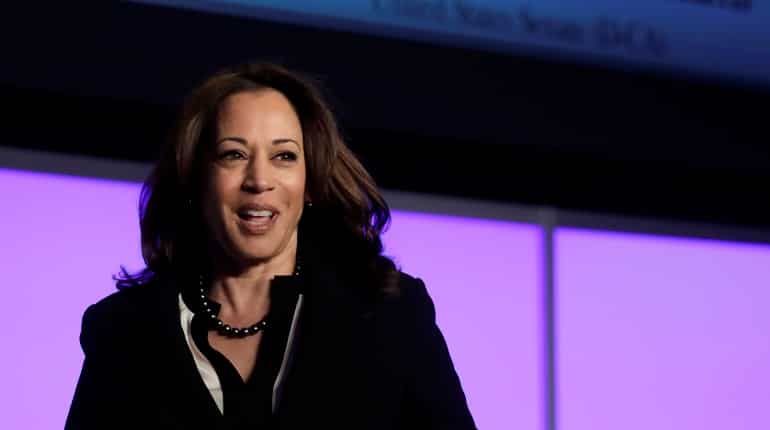 Indian-origin Senator Kamala Harris for US vice president? Joe Biden's notes fuels speculation Indian-origin Senator Kamala Harris for US vice president? Joe Biden's notes fuels speculation