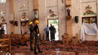 Sri Lankans urged to avoid mosques, churches amid fears of more attacks