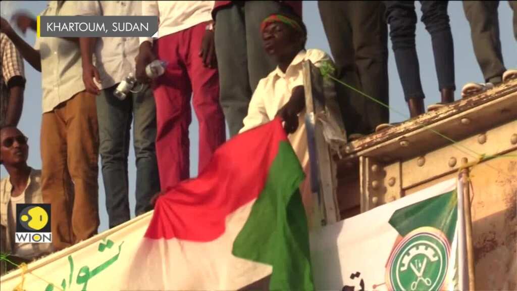 Huge crowds join sit-in outside Sudan's defense ministry