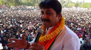 Delhi court admits defamation case against Manoj Tiwari, Harish Khurana