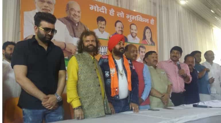 Lok Sabha polls 2019: Punjabi singer Daler Mehndi joins BJP Lok Sabha polls 2019: Punjabi singer Daler Mehndi joins BJP