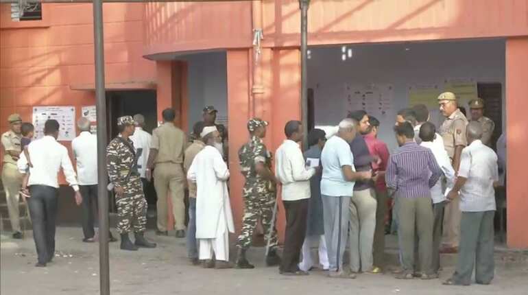 Glitch in EVM delays polling in two booths of Kannauj Glitch in EVM delays polling in two booths of Kannauj