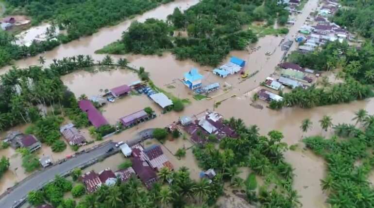 Death toll rises to 29 in Indonesia floods, dozens still missing Death toll rises to 29 in Indonesia floods, dozens still missing