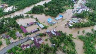 Death toll rises to 29 in Indonesia floods, dozens still missing