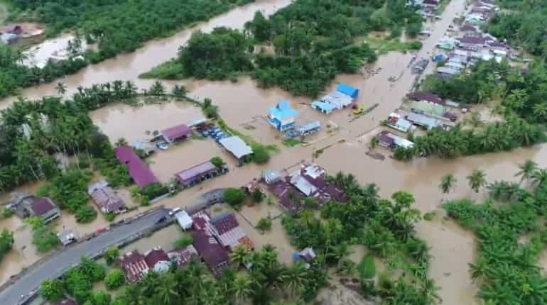 Death toll rises to 29 in Indonesia floods, dozens still missing
