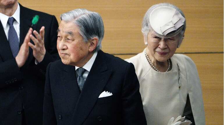 Japanese Emperor Akihito to abdicate after three decades on throne Japanese Emperor Akihito to abdicate after three decades on throne