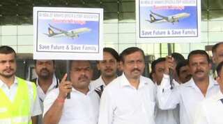 Jet Airways employees organise protest, requests government's interference