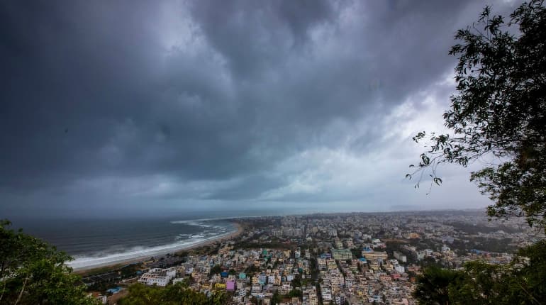What is the structure of a tropical cyclone?