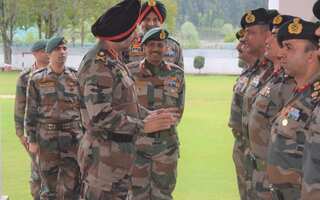 Northern army commander visits valley, reviews security 
