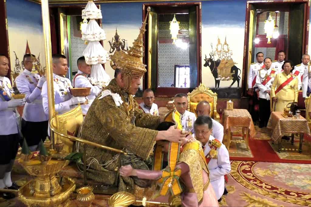 Vows to reign 'with righteousness'