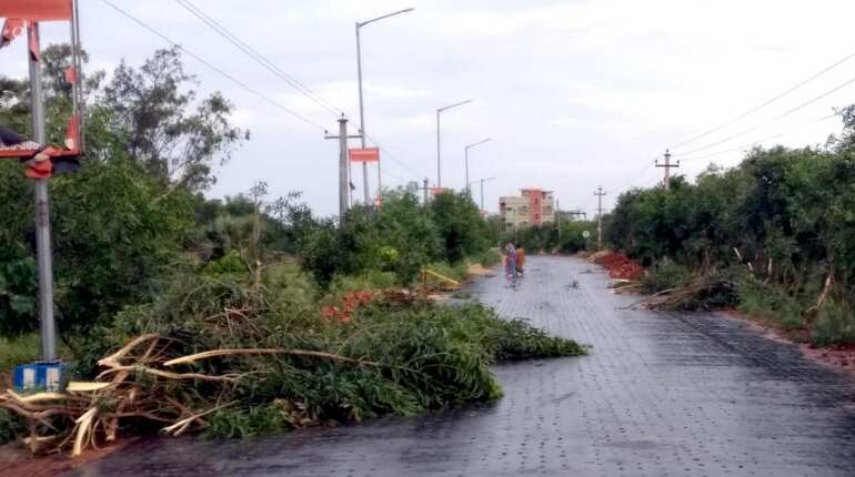 After wreaking havoc in Odisha, cyclone Fani makes landfall in West Bengal After wreaking havoc in Odisha, cyclone Fani makes landfall in West Bengal