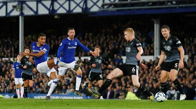 Everton ease past Burnley to keep Europa League dream alive Everton ease past Burnley to keep Europa League dream alive