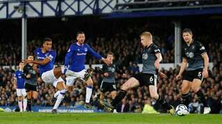 Everton ease past Burnley to keep Europa League dream alive
