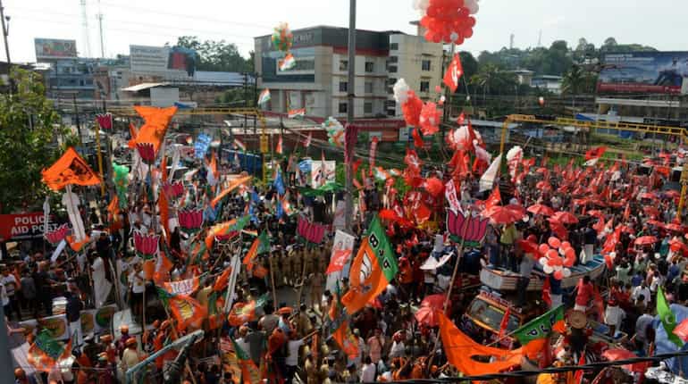 NDA leads on 38 out of 40 seats in Bihar as Modi guns for second term NDA leads on 38 out of 40 seats in Bihar as Modi guns for second term