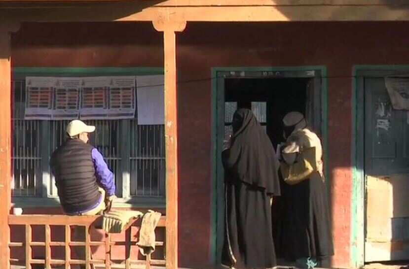 Deserted roads, near-empty booths mark polling in militancy-infested Pulwama and Shopian 