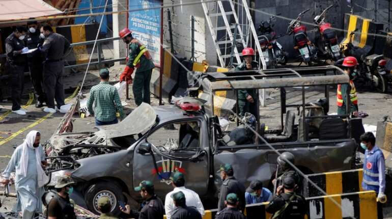 Pakistan: Blast near elite police vehicle in Lahore; at least nine killed Pakistan: Blast near elite police vehicle in Lahore; at least nine killed