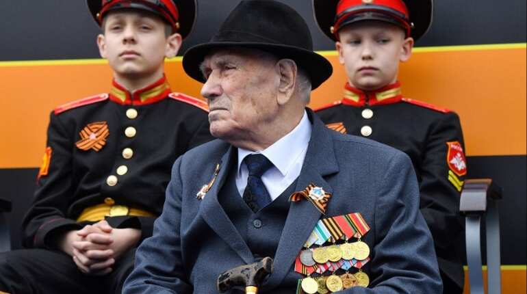 Army, jets, helicopters take part in Victory Day parade