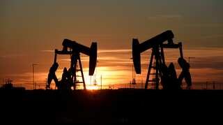 Oil prices fall on rise in US inventories, supply worries